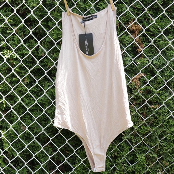 3/$28 SALE PRETTYLITTLETHING BASIC RACER BACK BODYSUIT - Size 10 - Picture 2 of 9